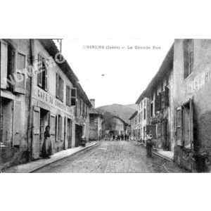 Chirens (Is&egrave;re) la grande rue  