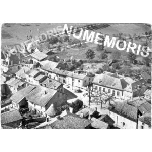 en avion au dessus de Chirens (is&egrave;re) la place