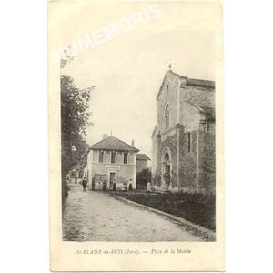 St-Blaise-du-Buis (Isère) place de la mairie