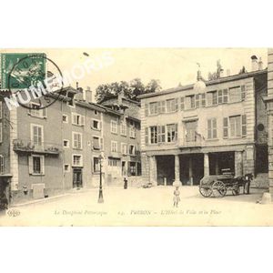 Le dauphin&eacute; pittoresque 14 Voiron l'hotel de ville et la place