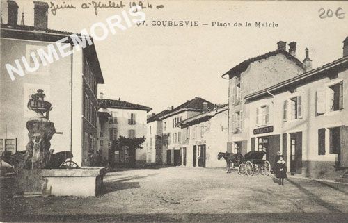 067 Coublevie - place de la Mairie