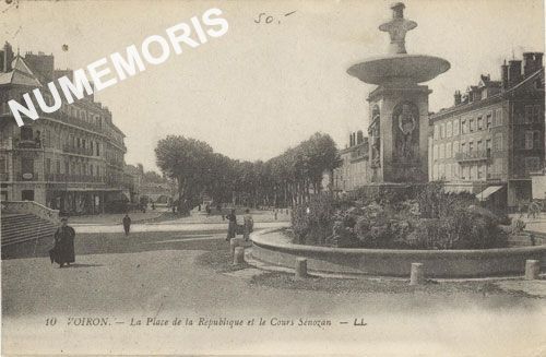 010 Voiron la place de la R&eacute;publique et le cours S&eacute;nozan LL