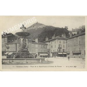 009 Voiron (is&egrave;re) place de la r&eacute;publique et coteau de Vouise