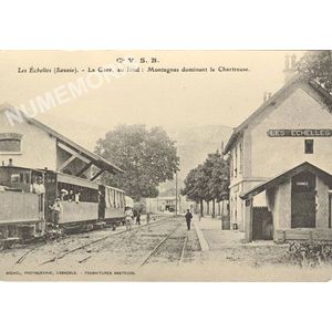 Cie VSB les Echelles (Savoie) la gare au fond : montagnes dominant la Chartreuse
