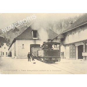 Fourvoirie, dans la cour de la distillerie