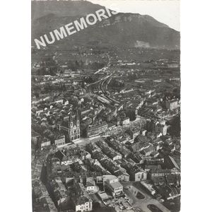 Voiron-Chartreuse (Is&egrave;re) 21040 la nouvelle poste, l'&eacute;glise le mail et les monts de Chartreuse