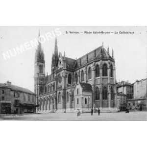 003 Voiron Place Saint-Bruno - La Cath&eacute;drale