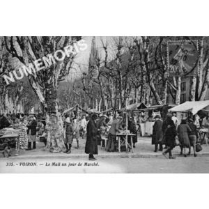 335 Voiron le Mail un jour de march&eacute;