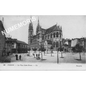 033 Voiron la place Saint Bruno LL