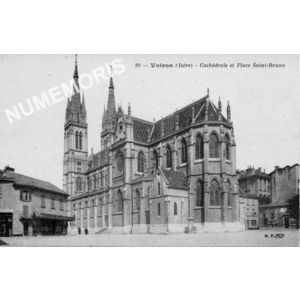 020 Voiron (Is&egrave;re) cath&eacute;drale et Place Saint-Bruno 