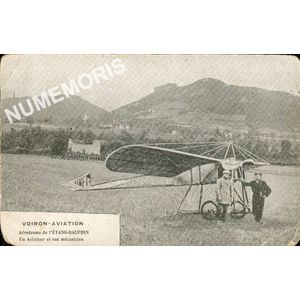 Voiron aviation a&eacute;rodrome de l'&eacute;tang-Dauphin un aviateur et son m&eacute;canicien