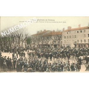 JG 212 Greve g&eacute;n&eacute;rale de Voiron arriv&eacute;e de la troupe charg&eacute;e d'assurer le service d'ordre (19 avril 1906)