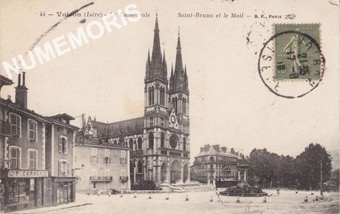 044 Voiron (Is&egrave;re) la cath&eacute;drale Saint Bruno et le mail