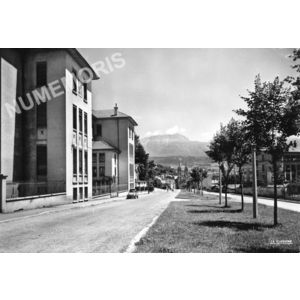 38.563.25 - VOIRON (Is&egrave;re)  Avenue du Gueyt-Jouvin