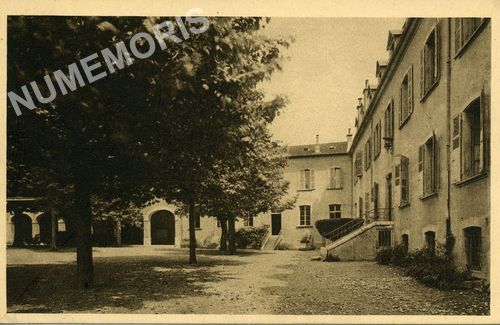 Ecole Ste Marie cour de r&eacute;cr&eacute;ation