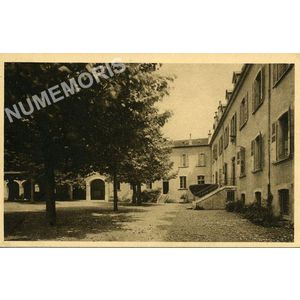 Ecole Ste Marie cour de r&eacute;cr&eacute;ation