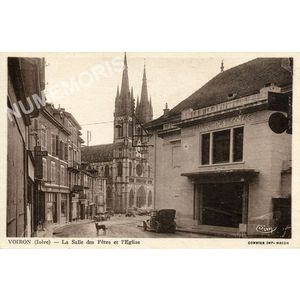 Voiron (Is&egrave;re) la salle des f&ecirc;tes et l'&eacute;glise