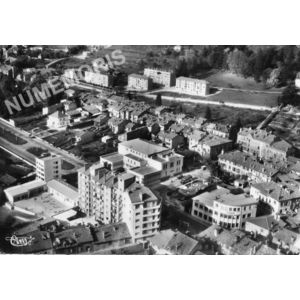 VOIRON (Is&egrave;re) 393-17 A - Vue a&eacute;rienne - La Poste et les nouveaux Quartiers