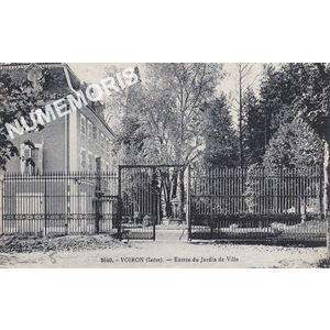 2640 Voiron (Is&egrave;re) entr&eacute;e du jardin de ville