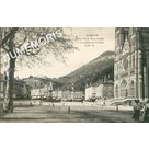 Voiron Place de la r&eacute;publique et coteau de la Vouise