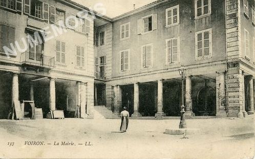137 Voiron la Mairie LL