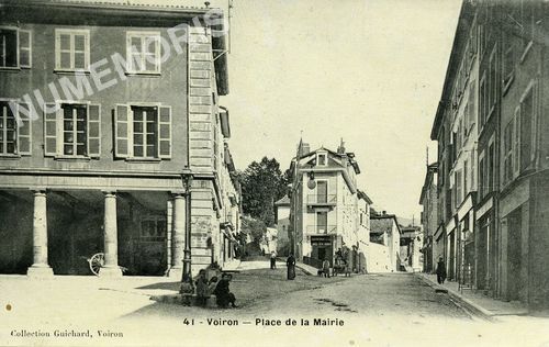 041 Voiron place de la Mairie
