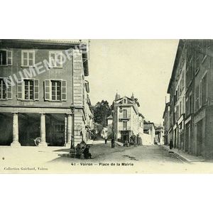 041 Voiron place de la Mairie