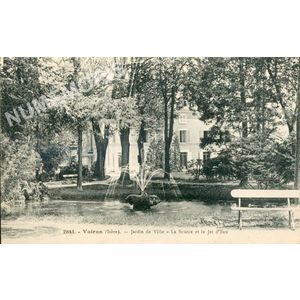 2641 Voiron (Is&egrave;re) Jardin de Ville La Source et le Jet d'eau