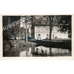 VOIRON (Is&egrave;re)-Le Jardin de Ville.