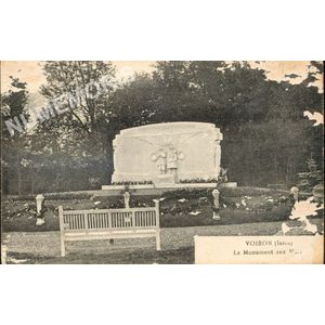Voiron (Is&egrave;re) le monument aux morts