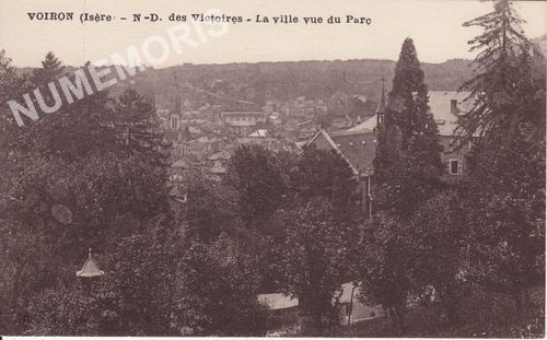 Voiron (Is&egrave;re) ND des Victoires la ville vue du parc