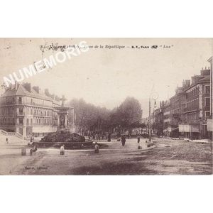 008 Voiron (Is&egrave;re) place de la R&eacute;publique