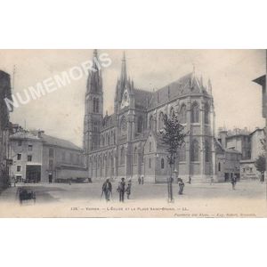 138 Voiron l'eglise et la place Saint Bruno LL