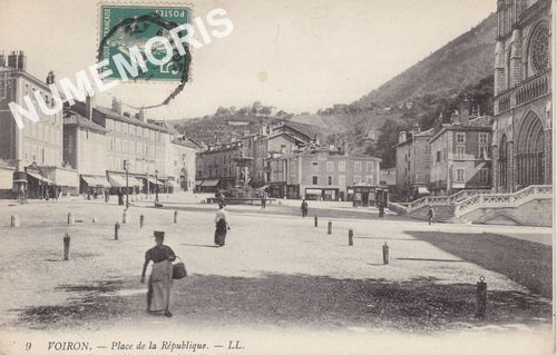 009 Voiron Place de la r&eacute;publique LL