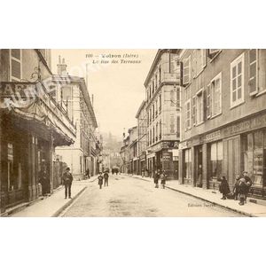 100 Voiron (Is&egrave;re) la rue des terreaux