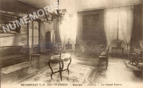 pensionnat ND des Victoires Voiron (Is&egrave;re) le  grand parloir