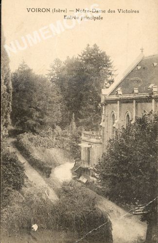 Voiron (Is&egrave;re) ND des Victoires entr&eacute;e principale