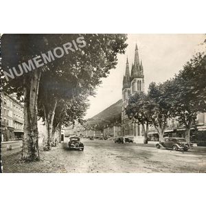 VOIRON - 9 - Promenade du Mail et Eglise Saint-Bruno