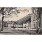 Voiron Place de la r&eacute;publique et le coteau de la Vouise (735 m)