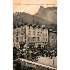 Voreppe Arriv&eacute;e &eacute;tudiants serbes Place Debelle