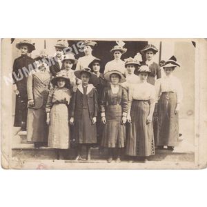 Jeunes ouvri&egrave;res de Paviot