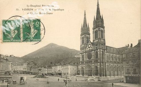 Le Dauphin&eacute; Pittoresque 33 Voiron Place de la R&eacute;publique et l'eglise Saint Bruno