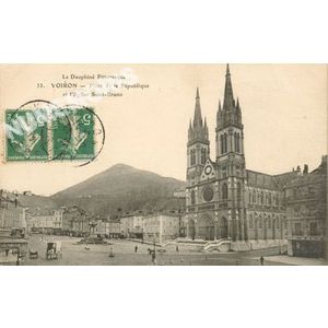 Le Dauphiné Pittoresque 33 Voiron Place de la République et l'eglise Saint Bruno