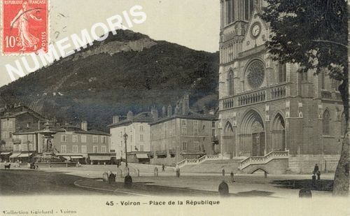 045 Voiron place de la R&eacute;publique