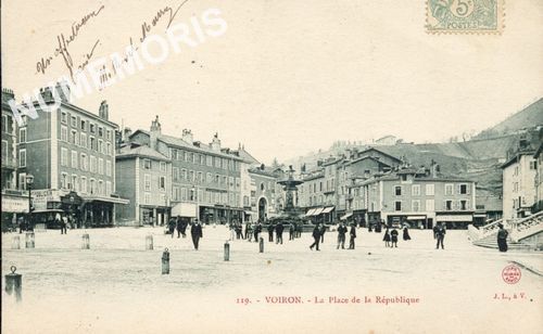 119 Voiron la place de la R&eacute;publique