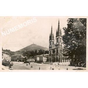 38 VOIRON - L'Eglise  Place de la R&eacute;publique et N.-D. de Vouise