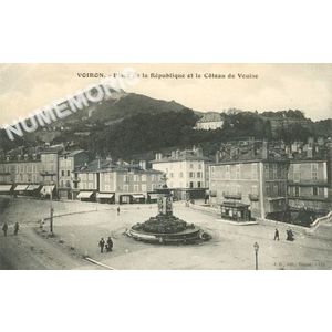 JG 132 Voiron Place de la r&eacute;publique et coteau de la Vouise