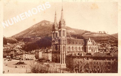 134 Voiron place et cath&eacute;drale