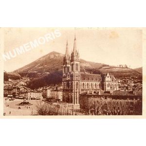 134 Voiron place et cath&eacute;drale