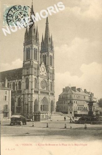 019 Voiron l'&eacute;glise St-Bruno et la place de la R&eacute;publique